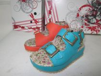 Sandalia con Hebilla Doble de Gamuza 