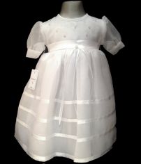 Vestido Bautismo manga corta en gasa con faja y borde de falda en razo 