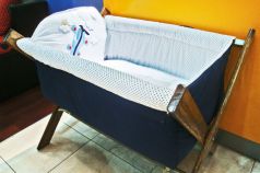 Catre de Dormir Azul Marino Liso / Blanco a Lunares Azules /  con Avion