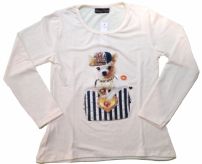 Remera Manga Larga Estampada con Perro con Gorra y Tachas