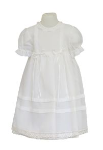 Vestido de Bautismo con Florcitas Bordadas en Cuello y Parte Inferior