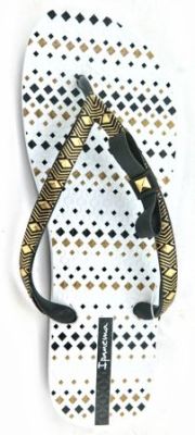 Ojota blanca con moño y detalles dorados