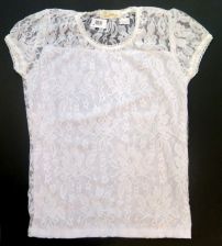 Remera de encaje elastizada manga corta 