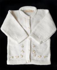 Saquito de Cashmilon Tejido con Flores Bordadas