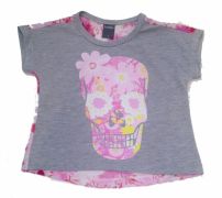 Remera Manga Corta Estampada Calavera Con Flores Atras