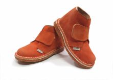Bota de Gamuza Con Goma Crepe y Velcro