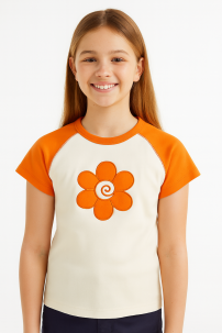 Remera Manga Corta Bordado Flor con Espiral