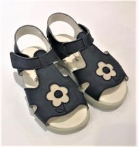 Sandalia con Aplique de Flor y Velcro