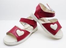 Sandalias con Aplique de Corazon y Velcro