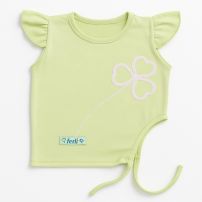 Remera Manga Corta Tipo Japonea Con Trebol Estampado y Lentejuelas