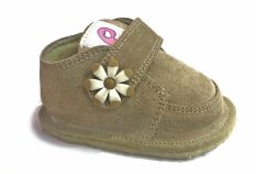 Bota gamuza y goma crepp para los primeros pasos integramente forrada.