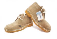 Bota de Gamuza Suela de Goma Crepe Con Cordon