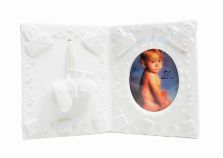 Portarretrato Libro de porcelana con zapatitos colgando 