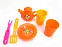 Set de cocina Kitchen en bolsita pvc. 2 vasitos, 1 platito 1 pava, tenedor y cuchillo