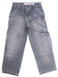 Pantalon jean varon con estampa en bolsillo de atras