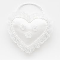 Canasta comunion Corazon De Razo Con Puntillas Y Aplique De Flor 