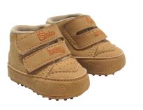 Botita nobuk con velcro. Con base