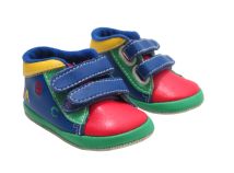 Botita cuerina con velcro combinada