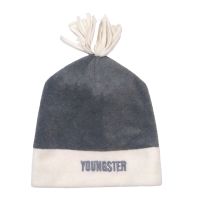 Gorro polar con flecos y bordado