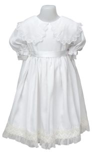 Vestido bautismo Seda fria con cuello bordado manga corta