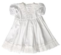 Vestido de Bautismo seda fria y cinta de razo Mangas Cortas