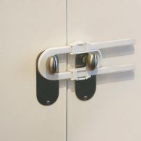 Traba Puertas con manija. Abraza las manijas y traba la puerta. Ideal para armarios, placards, alacenas, etc.