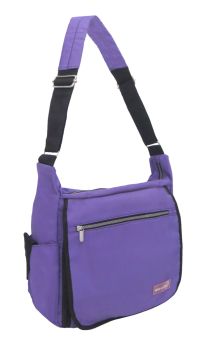 Bolso cambiador de tela impermeable, y cierre horizontal en la tapa. 1 correa.