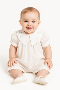 Enteritos Babucha Batista labrada con bordado y calado en cuello