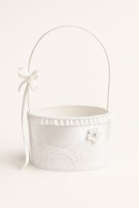 canasta comunion ovalada con puntilla y aplique de flor