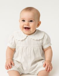 Enterito Babucha batista con alforza y cuello bordado