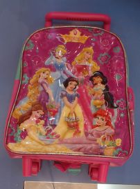 mochila chica con carro 12 pulgadas princesas con dibujo con relieve y costado con flores brillantes