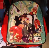 mochila ben 10 espalda  con la imagen vinilica 
