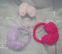 Orejeras de peluche en forma de corazon