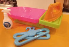 Tabla de planchar con 2 perchas spray claro plancha