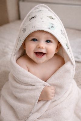 Toallon de Towel Capucha Estampada con Picot