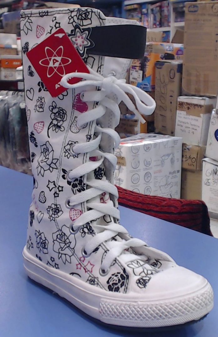 Bota Alta Lona Rock Cordon y Cierre estampado flores y corazones