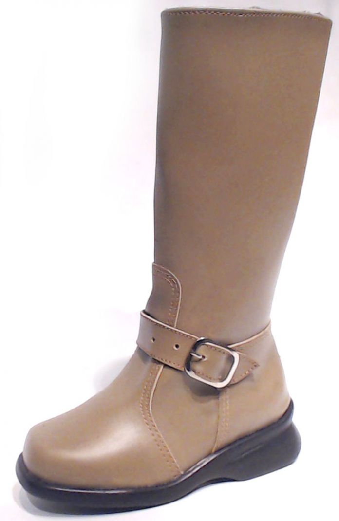 Bota Caña Alta con Hebilla y Cierre Cuerina