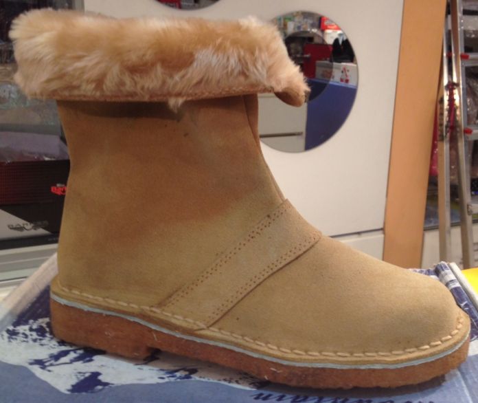 Bota Gamuza Cordero Con cierre Goma Crepe