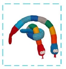 Serpiente Clotilde Cascabel Con Sonajero Suave Peluche