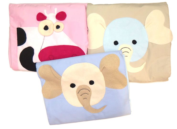 Frazada de Polar Bordada Con Cara de Pinguino Cuna y Funcional