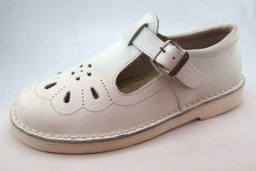 Guillermina Tipo Fray Mocho Con Hebilla Calada