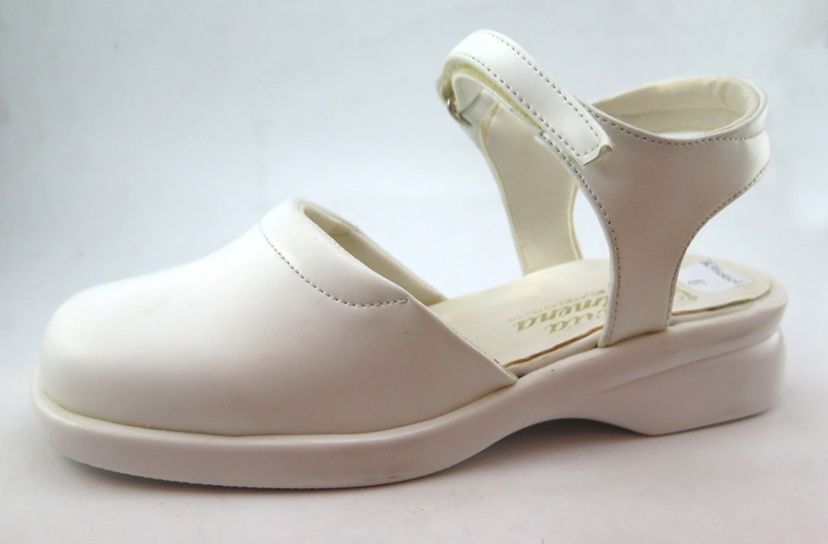 Zapato de Nena Con Velcro Sin Talon