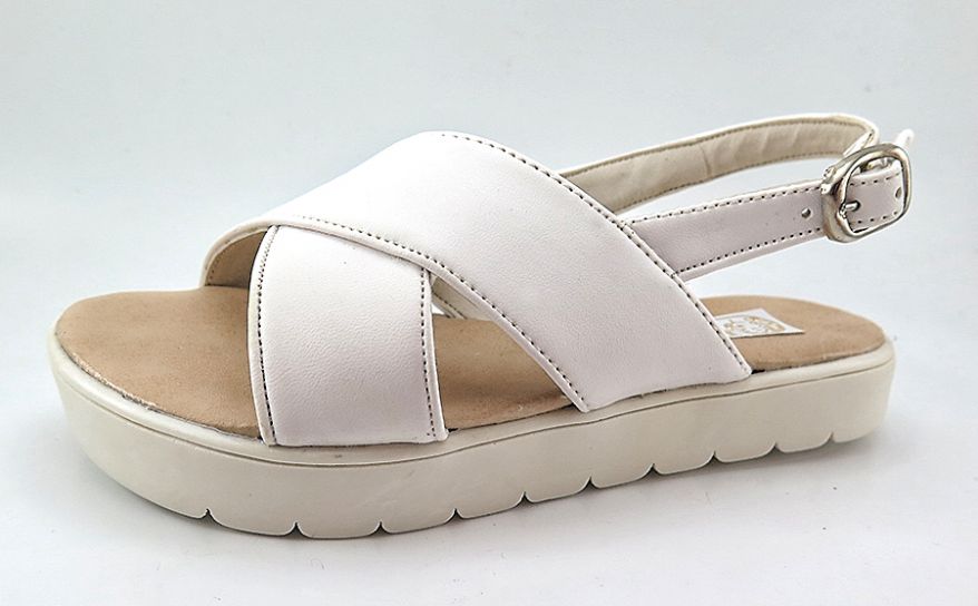 Sandalia Con Plataforma y Hebilla