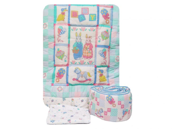 Acolchado Con Chichonera Cuna Con Conejos y Juguetes Estampados