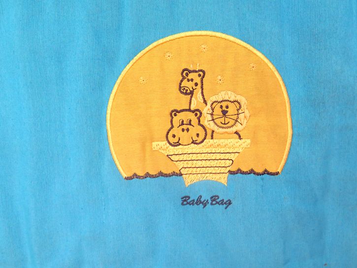 Acolchado Cuna Con Jirafa Hipo y Leon Bordados