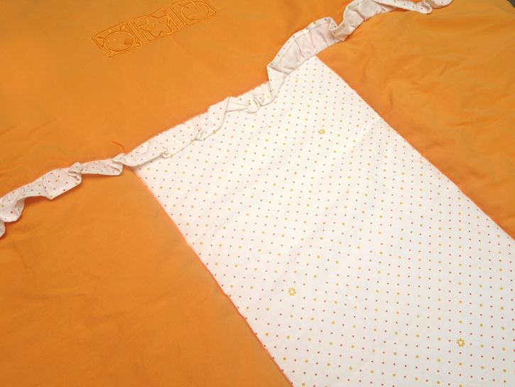 Acolchado Para Cuna Funcional Reversible Combinado Lunares Estampados y Estrellas Bordadas