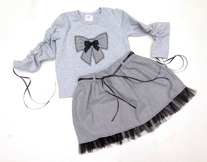 Conjunto Remera y Pollera Con Aplique de Moño. Vestir