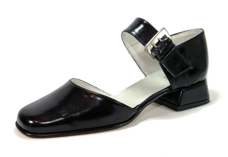 Guillermina Zapato Charol Con Hebilla y Taco
