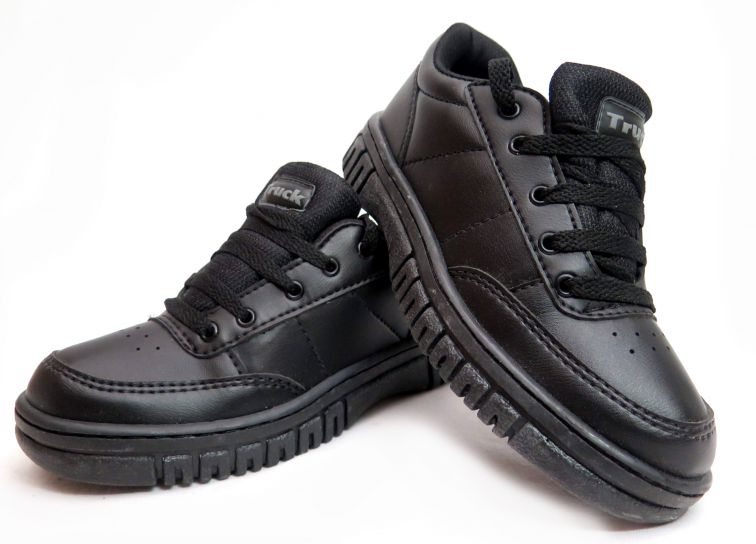 Zapatilla Colegial de Cuerina Con Cordon