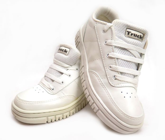 Zapatilla Colegial de Cuerina Con Cordon